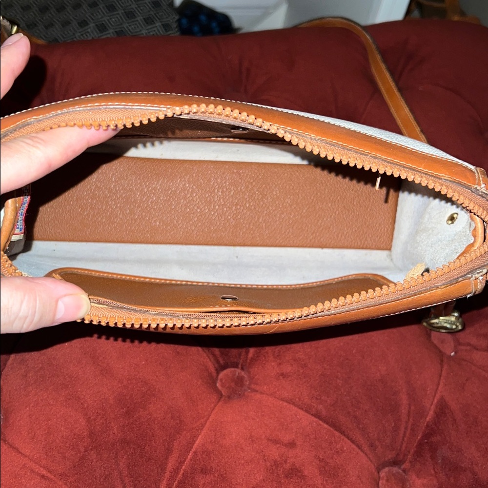 Dooney & Bourke Vintage White Shoulder Bag - Picture 5 of 14